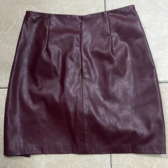 *SOLD* Do+Be Womens Maroon Leather Leg Slit Mini Skirt - Picture 5 of 6